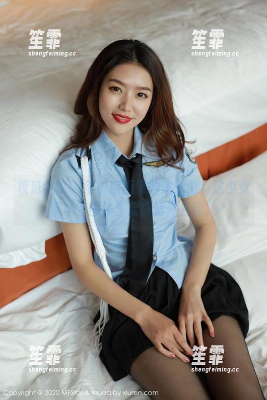 模范学院 - 带着插画感的黄乐然，这少女风格在图库里显得格外生动。