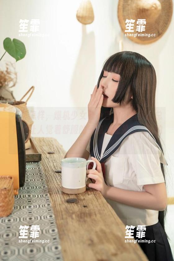 不管怎样，爆机少女喵小吉的肉丝作品总有种让人觉着舒服的气息，还是挺耐看的嘛。
