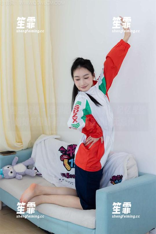 物恋传媒 - 佳琪的高清写真集：记忆里的她如何隐喻着青春的调皮和肆无忌惮。