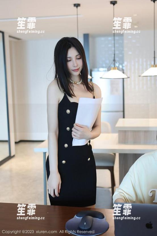 秀人网-MOON嘉依 秀人网 - 原图中的MOON嘉依:天使还是快递员?