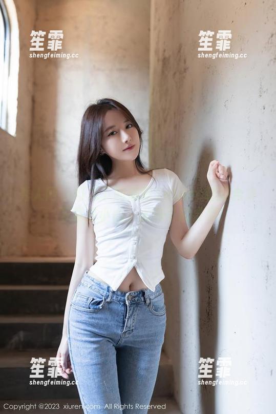 秀人网-娜露Selena 秀人网 - 灯光下的娜露Selena制服合集,下载前小心,太美可能要晕!