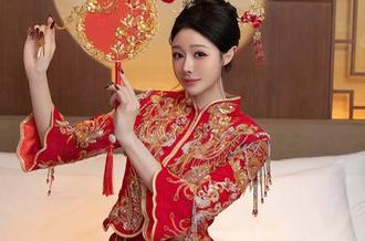 秀人网 – 一套礼服，两种风格——媃柔rourou的作品都是在玩什么把戏？