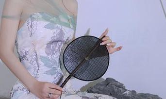 秀人网 – 用尤妮丝Egg的美脚合集，下载后心情会让脚趾飞起来！