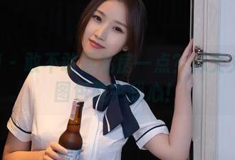 秀人网 – 敢不敢再私房一点？林文文的JK图包戳中我心！
