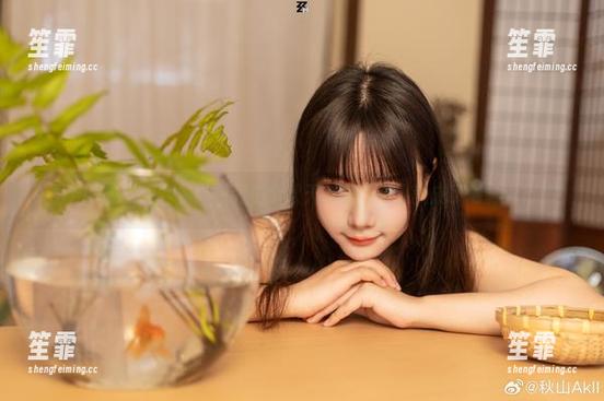 秋山AkI的写真合集：想我拍个秋天恋爱，结果就成了摄影流行病！