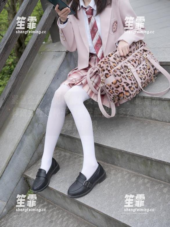 紧急企划-见希 紧急企划 - 见希的少女图集分享:她是怎样做到在这种平淡中映照出更多?我也是疑惑得很。