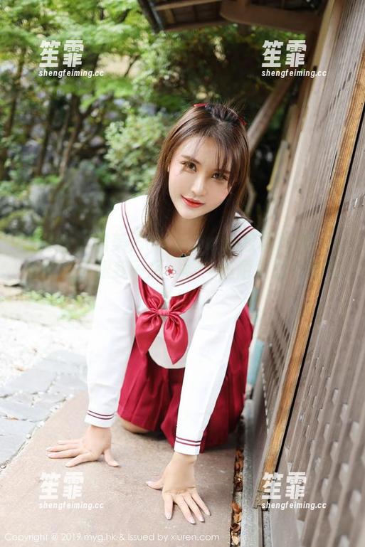 美媛馆-糯美子MINIbabe 美媛馆 - 糯美子MINIbabe校园图集——她的鞋子跟我一模一样,但陌生感果然有差别。