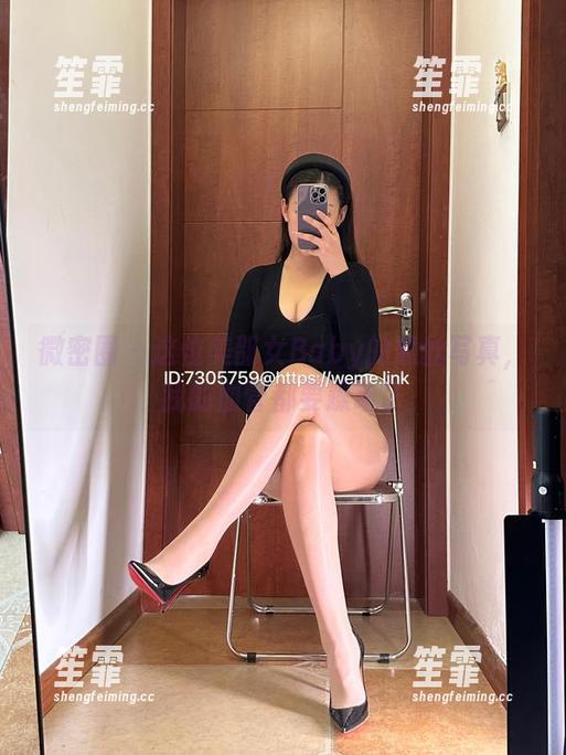 美邵女Baby 微密圈 - 这位美邵女Baby的黑丝写真,我的血管都要躁动了