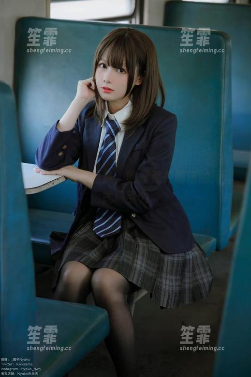 水手服自拍作品集，收获荒井喵喵的海洋式吸引力