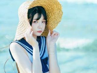 落落Raku的cos以高清拍摄，真的好像…在窥探啥