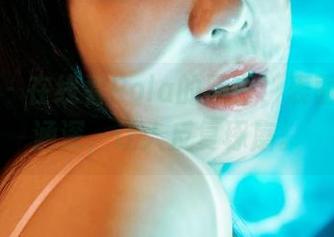蜜桃社 – 在线看Rola的黑白，表面简单内涵深，让人反复琢磨。
