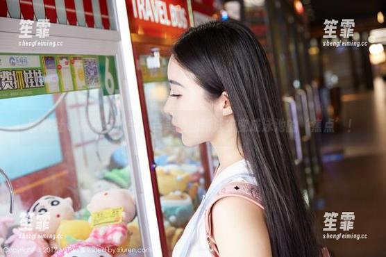 蜜桃社-美绪 蜜桃社 - 私拍在水中:当美绪的新泳衣变成泳池的‘焦点’!
