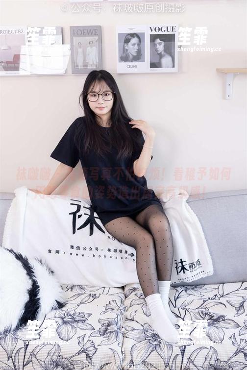 袜啵啵 - 高清写真不怕麻烦！看稚予如何用吃零食的姿势造出居家高级感！