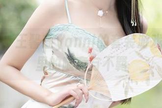 语画界 – 王馨瑶yanni的套装游戏：写真里的随意与不羁