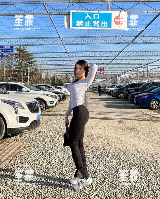 金希儿 微密圈 - 全套原图警告!金希儿用紫色睡袍把‘懒’这个词诠释得淋漓尽致。