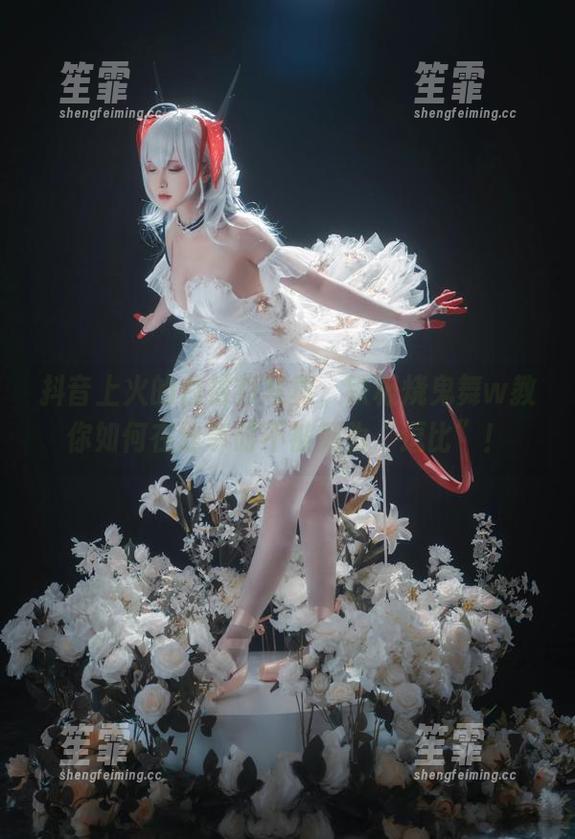 铁板烧鬼舞w 抖音上火的白衬衫写真,铁板烧鬼舞w教你如何在分享时不被列为“逗比”!