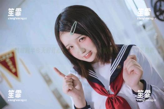 来瞧瞧阿半今天很开心的“倒影”——美脚图集，别忘了下载噢。