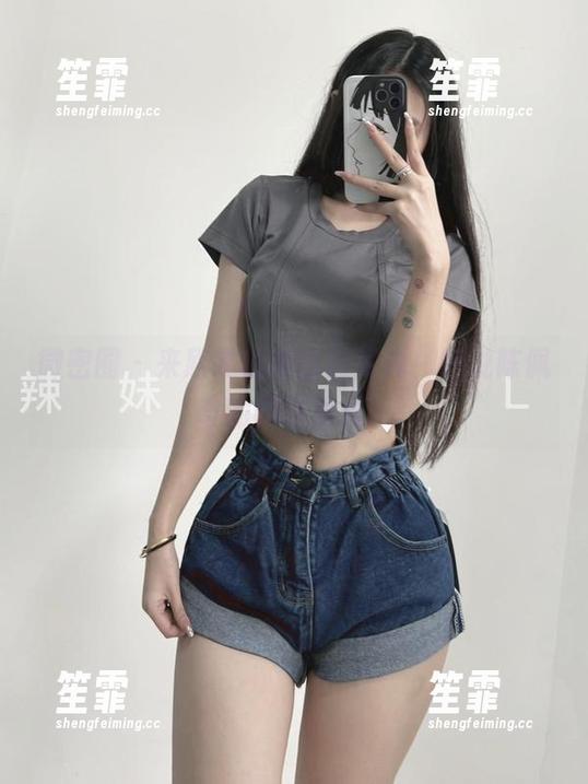 微密圈 - 来欣赏最新白丝写真，听说陈佩奇的腿在发光！