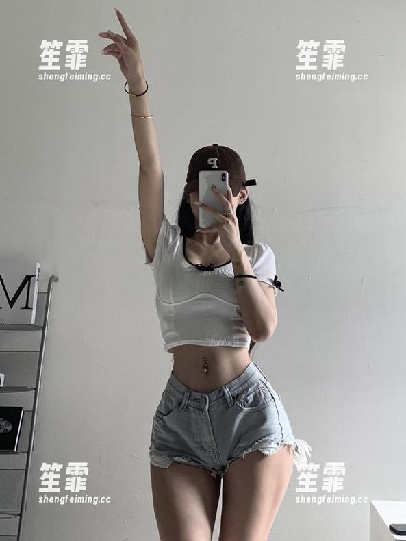 微密圈 - 写真风云，又是墙边的陈佩奇，闪闪的壁纸惹人爱。