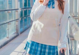 这图库真不简单，雪琪SAMA的比基尼选材竟然都是一样的风格，奇妙又让人没想到！
