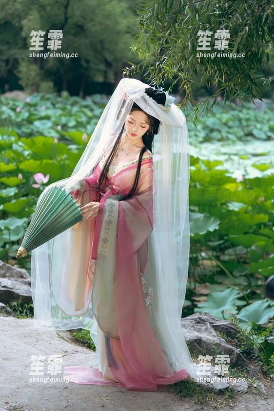 雯妹不讲道理 不只是一套内衣:在雯妹不讲道理的图包里,我看到了春天的气息!