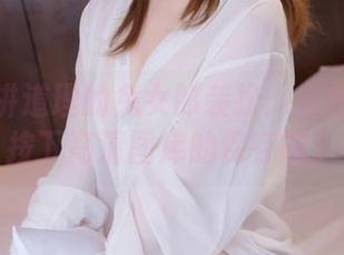 雯妹不讲道理的兔女郎装扮：看得我直想按下高清图库的保存键。