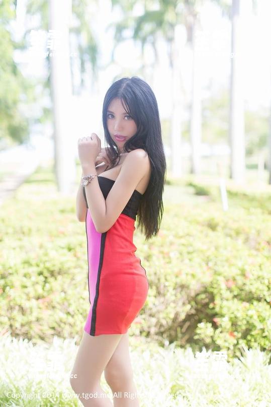 青豆客 - 谭晓彤的最新写真集：连体衣的神奇魔力，谁说只有超人可以穿？