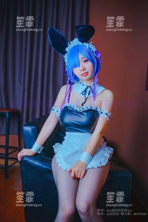 这个套装好像在诉说着，韶陌陌的写真有多‘隐秘’！