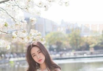 魅妍社 – 突然想到，FoxYini孟狐狸的高清和服？是不是也在和你呢？